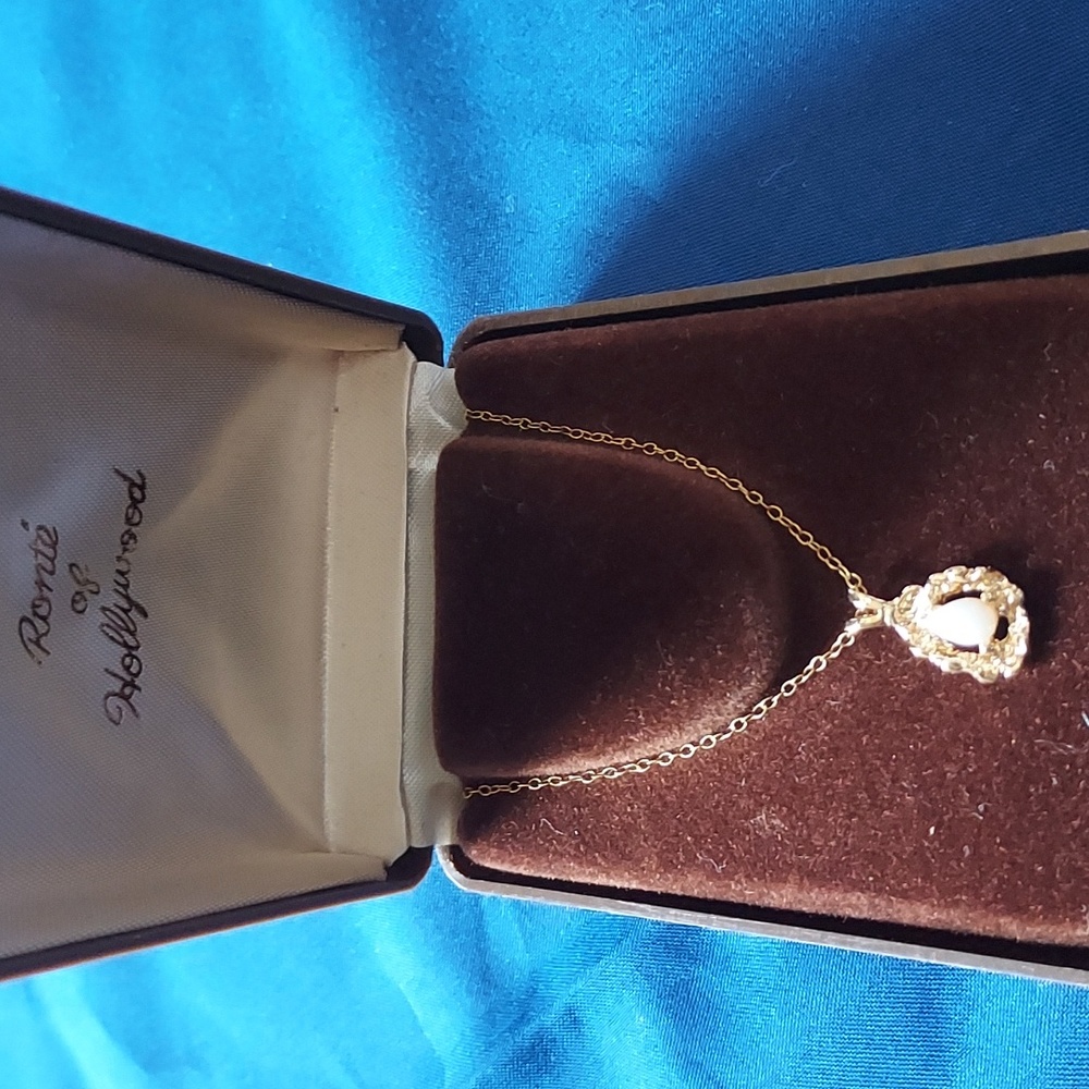 Ronte of Hollywood  opal necklace